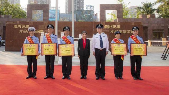 市公安局举行荣誉仪式表彰战疫先进典型 使命在肩继续筑牢疫情防控铜墙铁壁